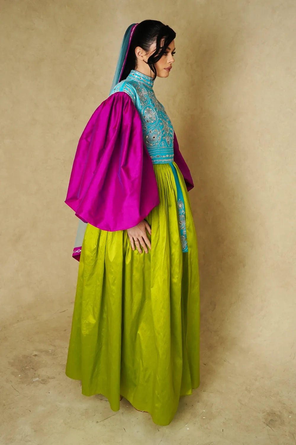 Naz Veil
